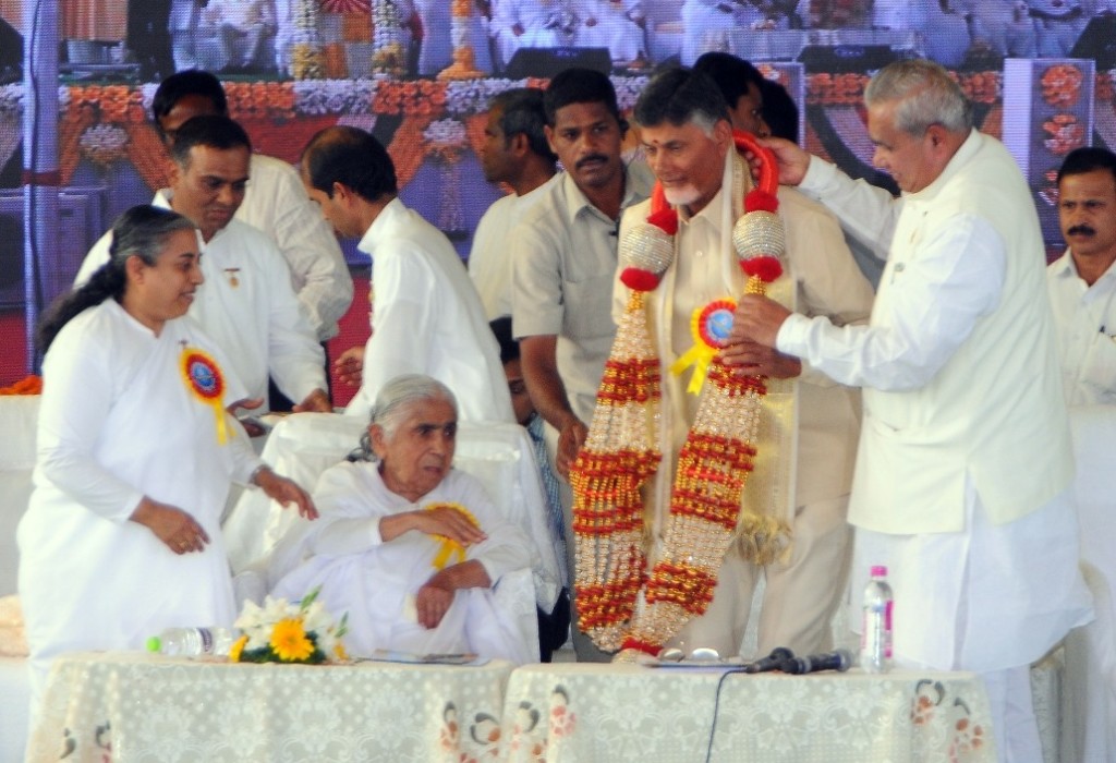 News: Amaravati(Vijayawada) - Chandra Babu Naidu, AP Chief Minister Laid the Foundation Stone of Universal Peace Retreat Centre